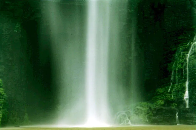 Salto Tilupo.  Parque Nacional Katios. Choc.                