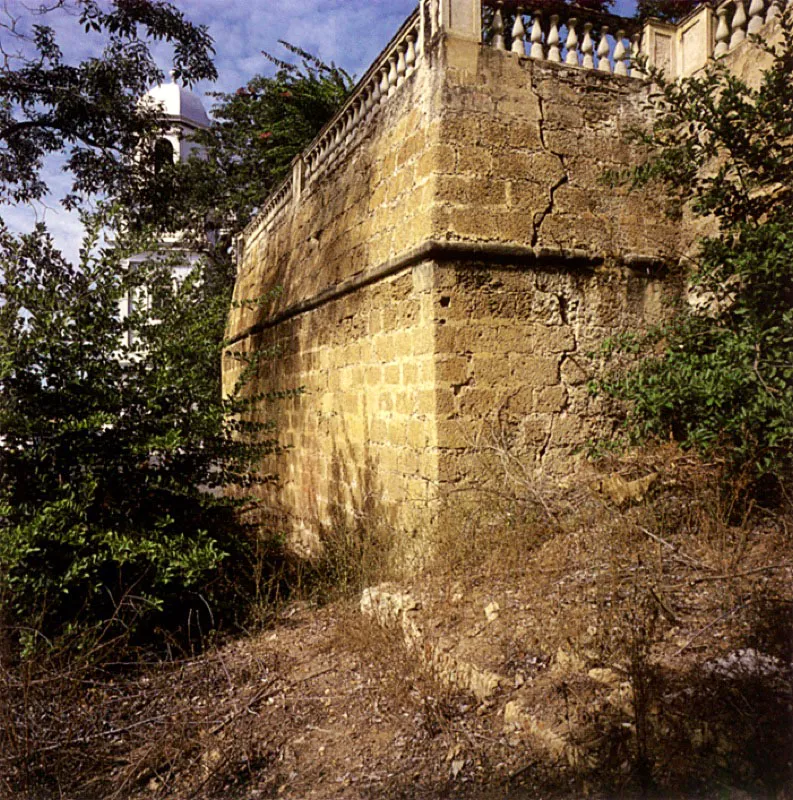 Castillo de Santa Mara en Cuman 

Cuman, representante de la cuenca del Caribe donde se interrelacionan espacios y fenmenos geofsicos marinos comunes al rea, fue la puerta de entrada de Humboldt a Venezuela. 