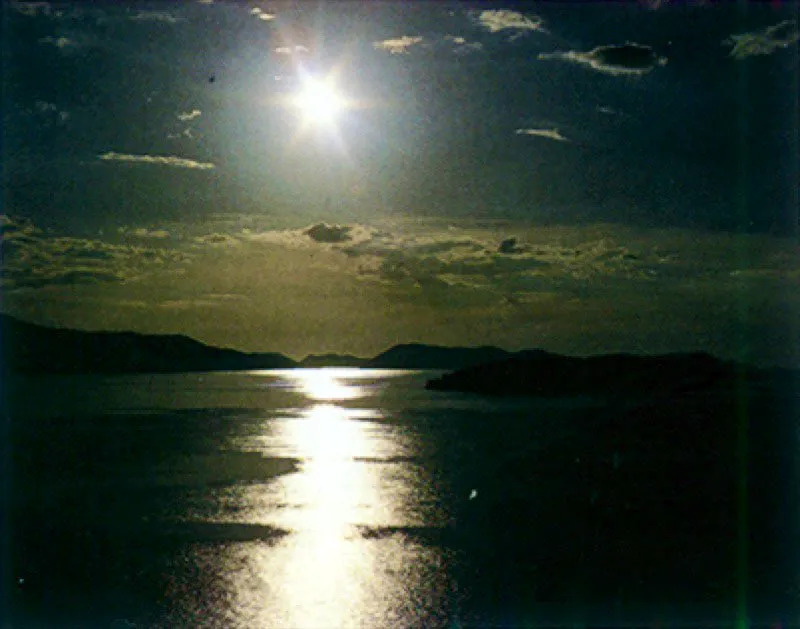 
Baha de Mochima

Desde la baha de Mochima hasta el golfo de Coro, Humboldt observ la hermosura de los paisajes, a pesar de la sequedad del terreno poblado de cactus y de la insalubridad de las zonas ms bajas.
 