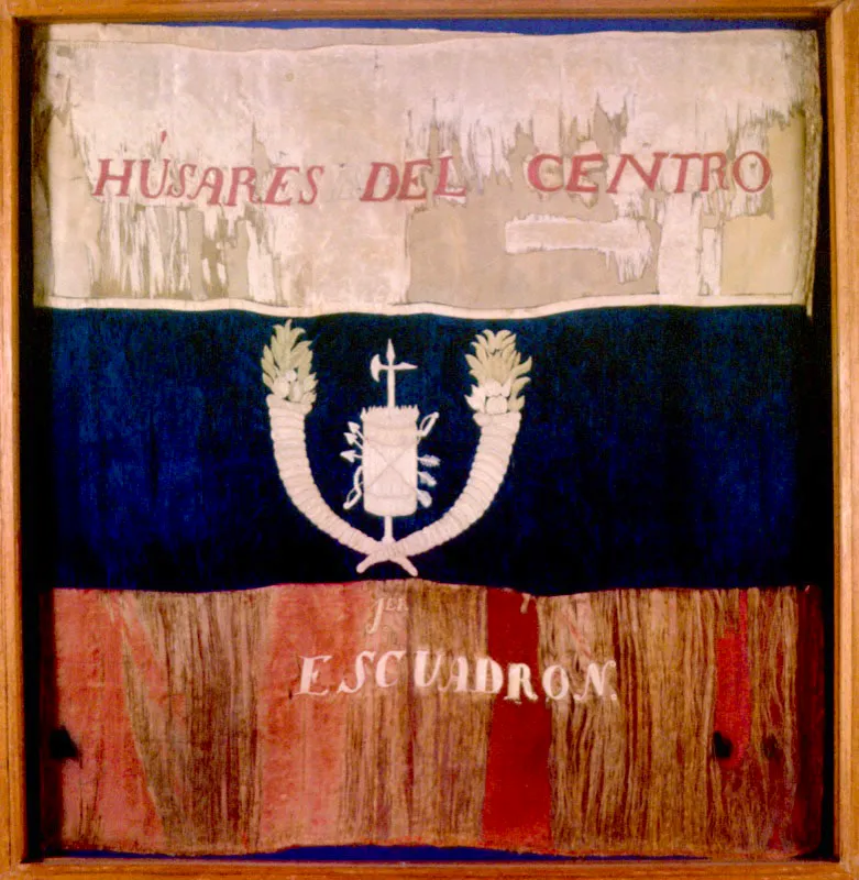 Bandera Tricolor de los Hsares del 
	Centro con el escudo, decretado como 
	smbolo patrio por el Congreso de 
	Ccuta en 1821. 