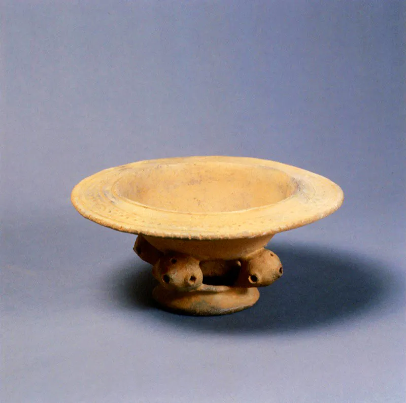 Vasija con soporte coronario. Sinú.
9.7 x 17.5 cm.