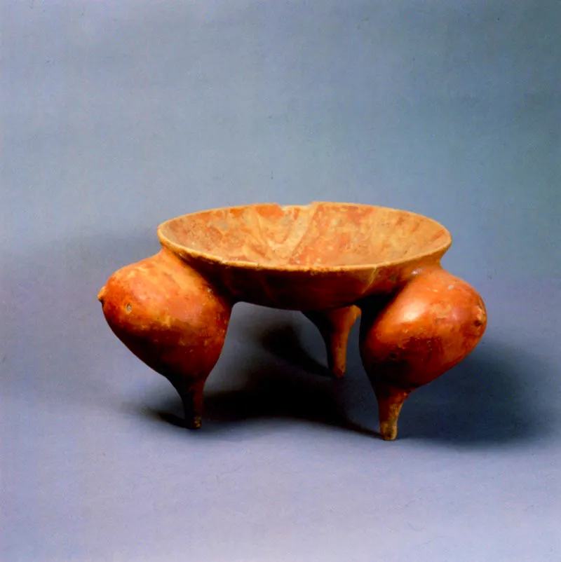 Vasija trípode. Tumaco.
15 x 21 cm.