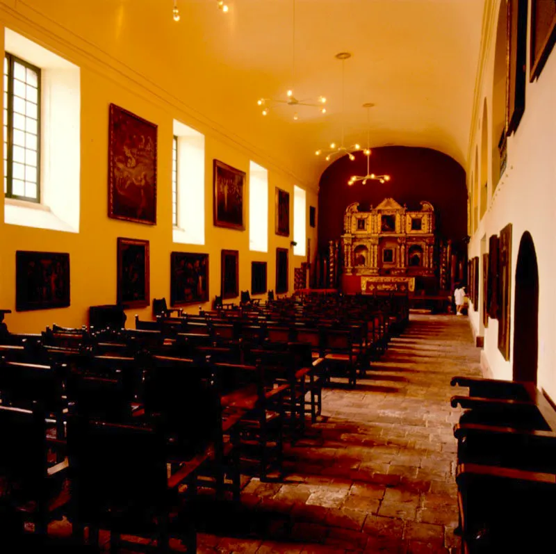 El Museo cuenta con grandes 
	colecciones de arte que exhibe seleccionadamente en las distintas salas.
 