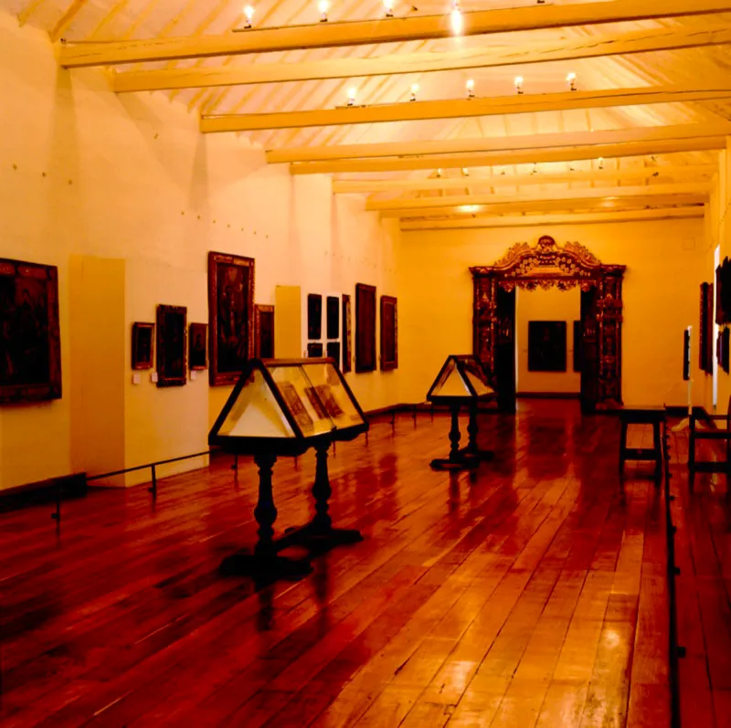 Sala Vsquez y Ceballos donde se exhibe en un solo recinto la ms grande
	coleccin pictrica del artista, con temas religiosos y civiles.
 