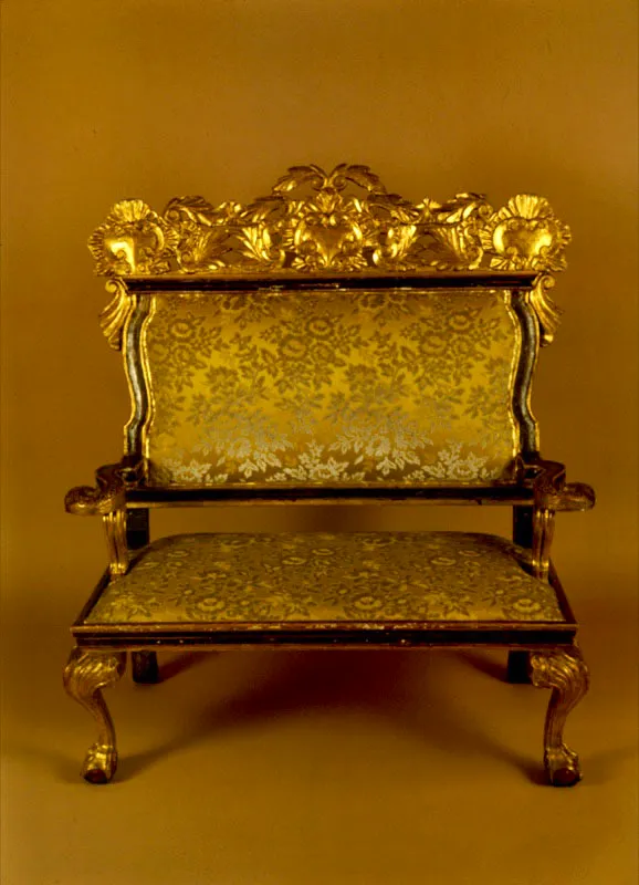 Annimo.
	Silln doble para misa. Siglo XVIII.
	130 x 121.5 x 74 cm.
 
