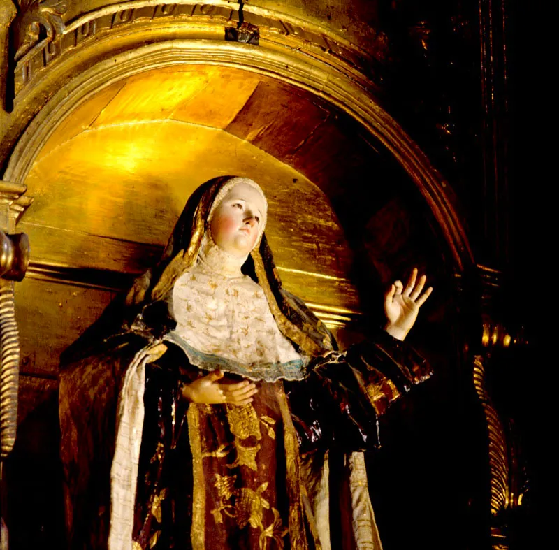 Anónimo.
Santa Teresa de Jesús. Siglo XVIII.
Yeso y tela engomada policromada.
153 x 86 x 48 cm.