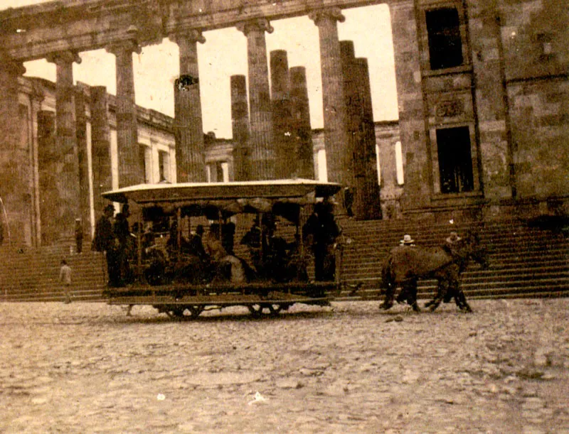 Henry Duperly.
	Tranva de mulas en el Capitolio.
	Fotografa. 1895.
 