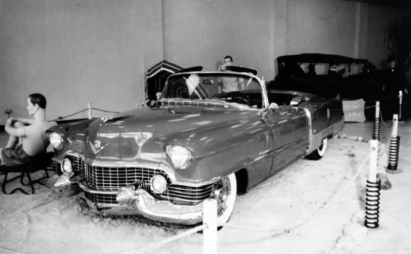 Cadillac ElDorado 1954 en exhibicin.  