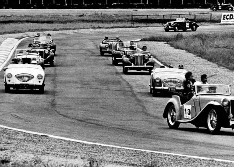 Exhibicin de automviles deportivos en el autdromo de Tocancip. 