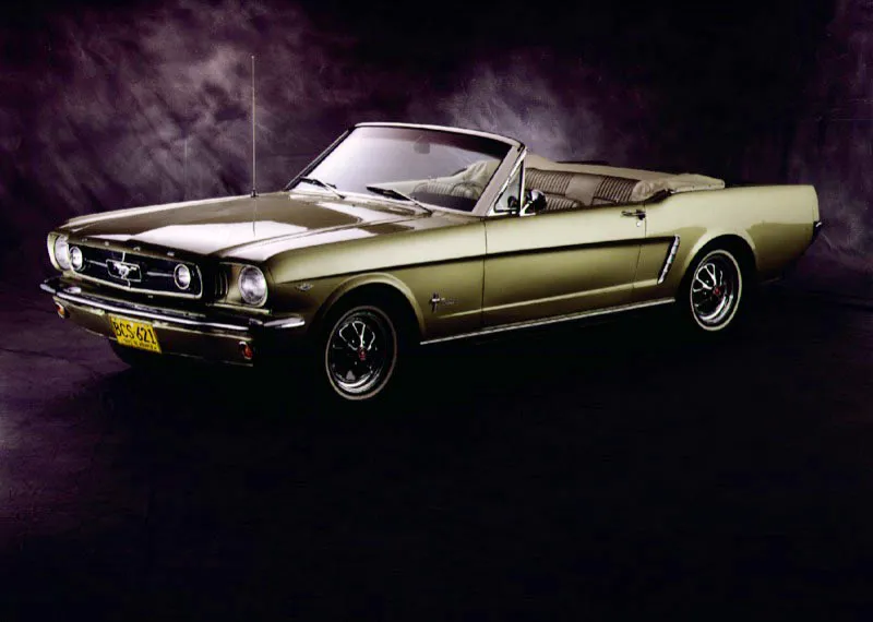 Ford Mustang cupe Convertible, 1965.
 