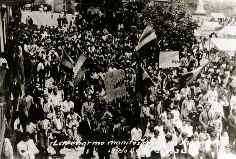 El desbordamiento patriotico que sigui a los acontecimientos del 1 de septiembre de 1932 cubri toda la georgafa colombiana. Ciudades, aldeas, poblados, hicieron acto de presencia en un genuino rapto de fervor nacionalista nunca antes registrado. Pueblo y banderas, en una nutrida y tumultuosa presencia, unieron ondulaciones y clamores en una sola voz : presentes!. 