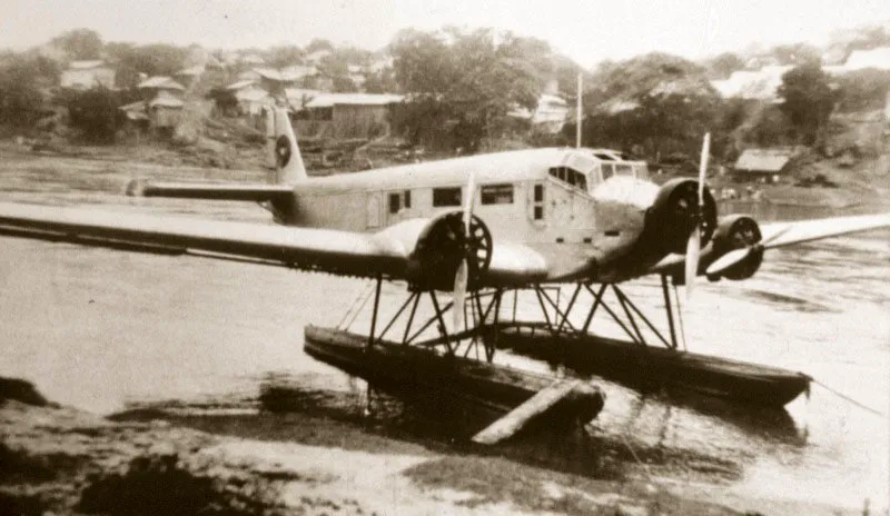 Trimotor Junker‑JU 52. 