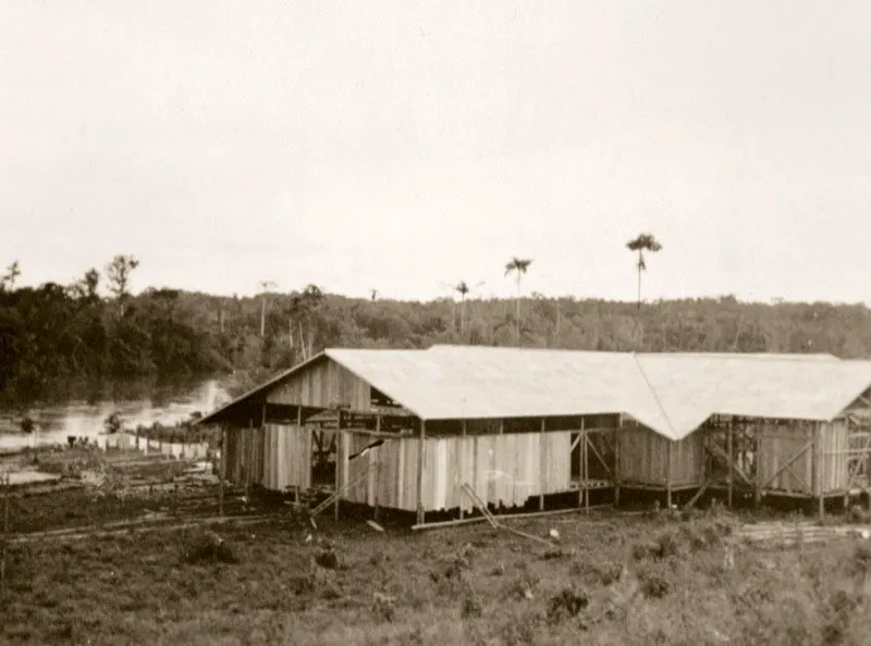 Pese a la improvisacin general, las instalaciones hospitalarias cumplieron su funcin de manera notable en la zona de guerra.Hospitales Militares de Leticia y Primavera en 1933. 