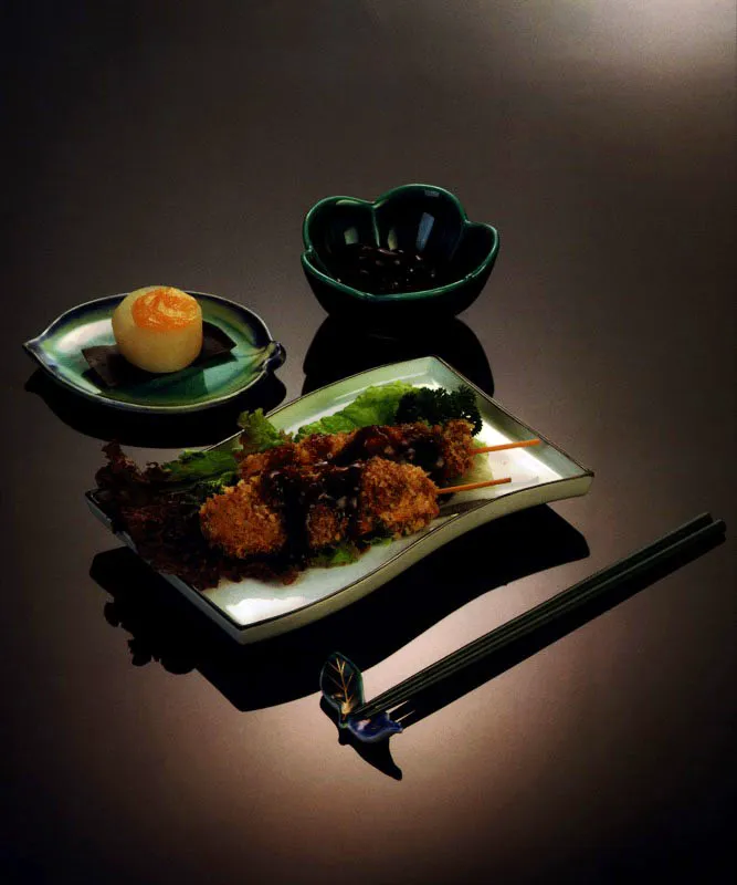 Rábano con salsa de pasta de soya, Furofuki daikon.
Pinchos de apanados de carne de cerdo o carne de res, Kushi katsu.
Fríjoles rojos dulces, Mame no amani. Matthew Leighton