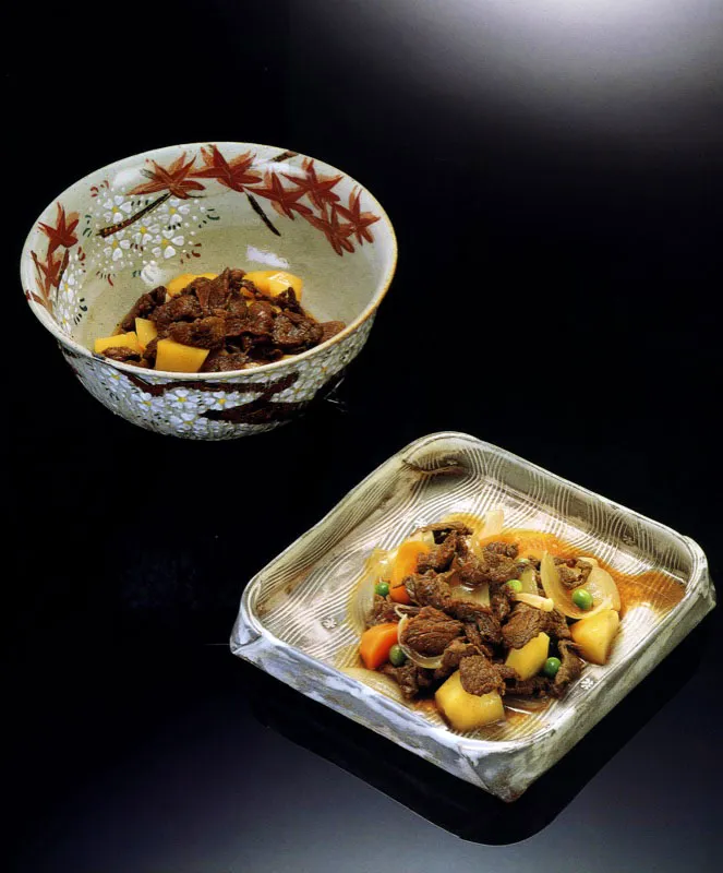 Carne con papa, Niku gyaga.
Carne con papa y verdura, Yasai niku gyaga. Matthew Leighton