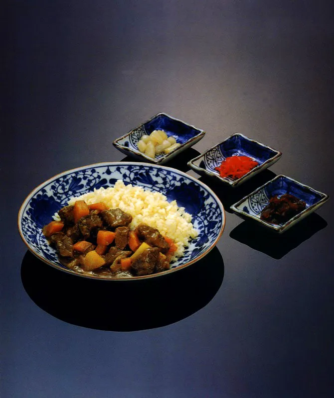 Carne de res con curry, Bifu kare. 
Arroz con mantequilla, Bata raisu.  Matthew Leighton