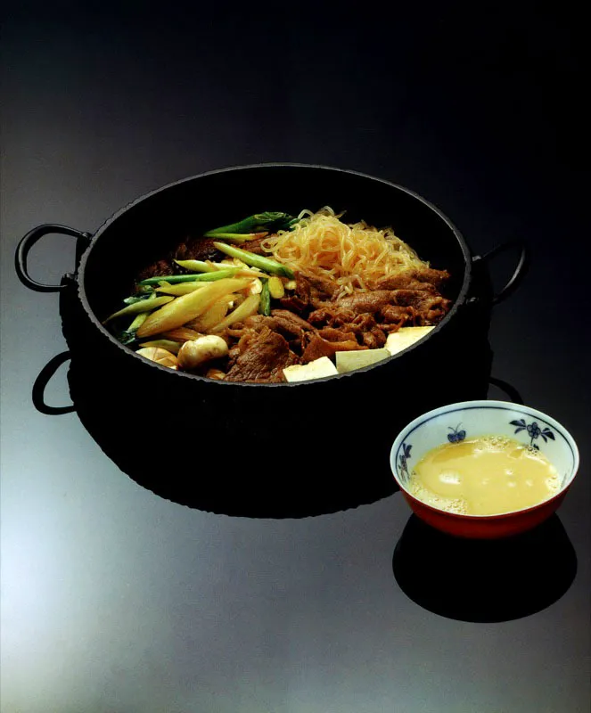 Sartn de carne de res con verduras, Sukiyaki.  Matthew Leighton