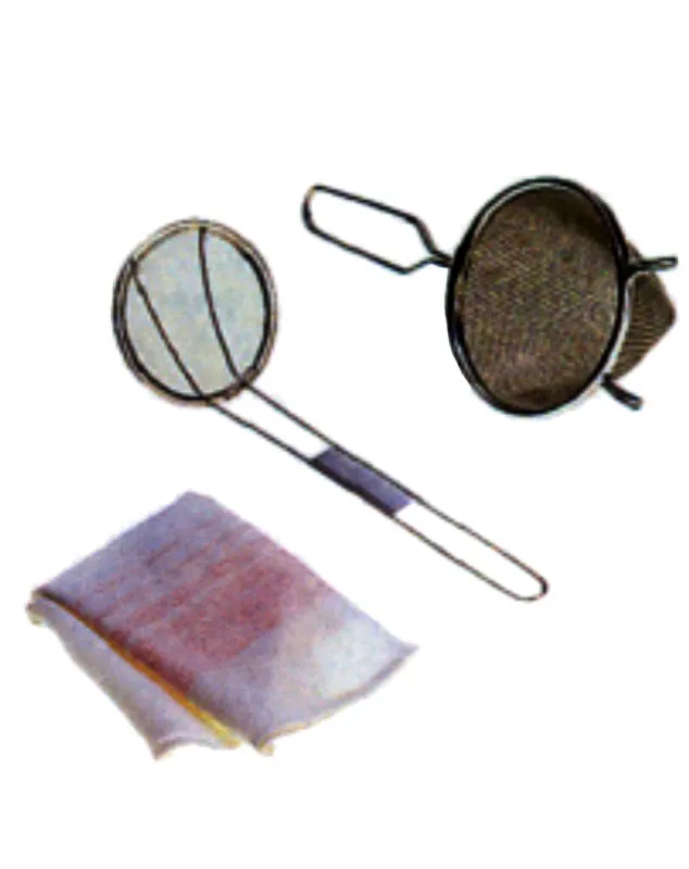 Tela o gasa fina.
De uso para colar.
Colador pequeño plano.
De rejilla fina para retirar residuos
de los caldos y cocidos.
Colador para líquidos.
Matthew Leighton
