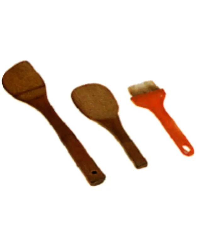 Cuchara plana de madera para mezclar, Shamoji
Cuchara especial para el arroz.
Brocha pequeña para untar las carnes.
Matthew Leighton