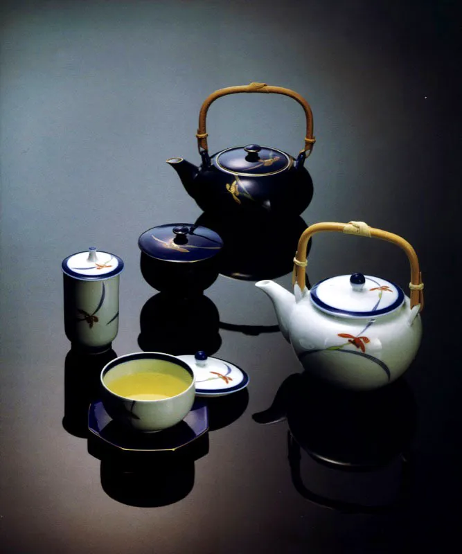 Juegos de porcelana para té japonés. Matthew Leighton