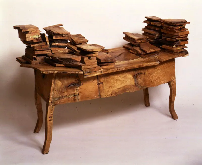 Bodegón con libros. 1992. Madera. 104 x 172 x 73 cm