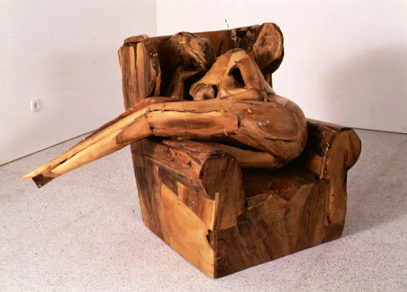  Mujer sentada. 1992. Madera. 96 x 144 x 84 cm 