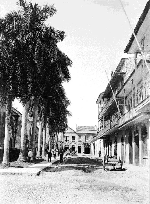 Calle Pedro J. Sosa, a un costado de la Catedral. Al fondo estuvo el establecimiento Brandon & Brothers, que jug un papel importante en el manejo de los fondos utilizados para financiar el movimiento separatista de 1903. Finales del siglo XIX. 