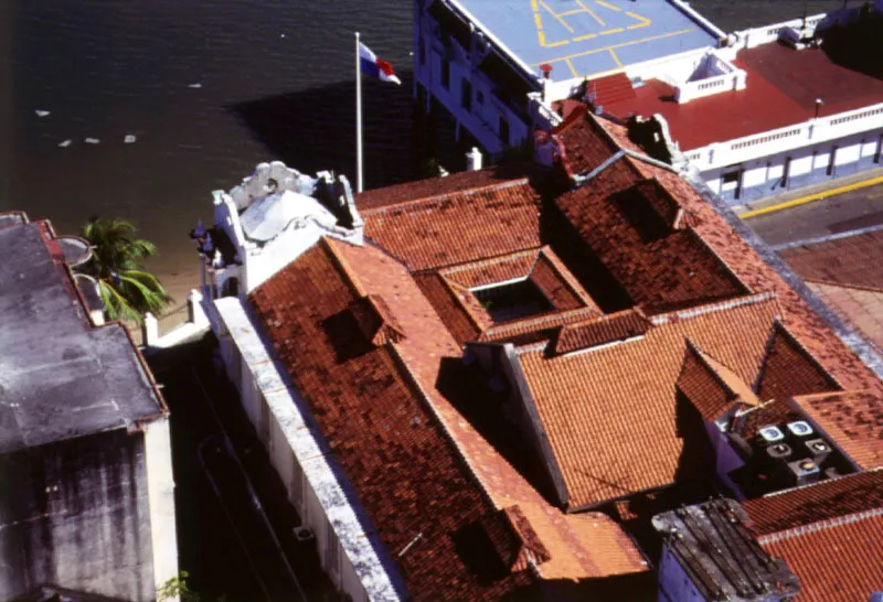 Panormicas areas de la ciudad de Panam y el casco viejo donde est localizado el Palacio de las Garzas.
 