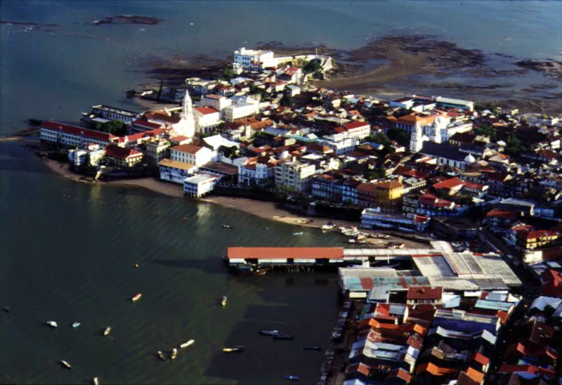 Panorámicas aéreas de la ciudad de Panamá y el casco viejo donde está localizado el Palacio de las Garzas.