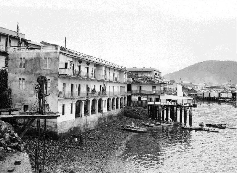 La Marina. Vista desde lo que fue la Puerta de Mar, junto a la Casa de la Aduana o El Taller. Principios del siglo XX. 