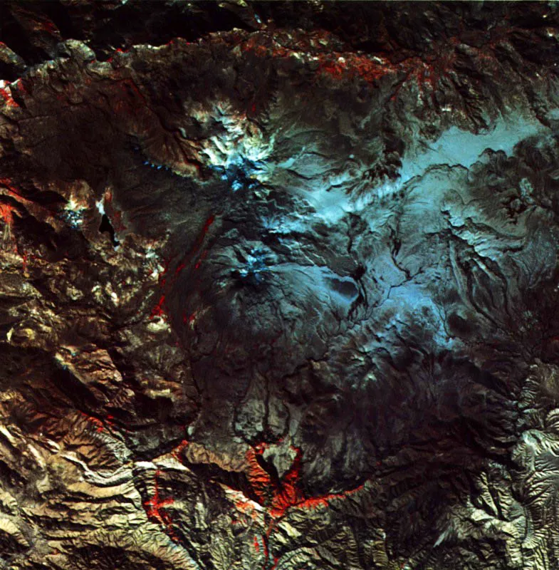 Cordillera de Huanzo, Cordillera Real
y nevado Ampato, en los Andes peruanos. 