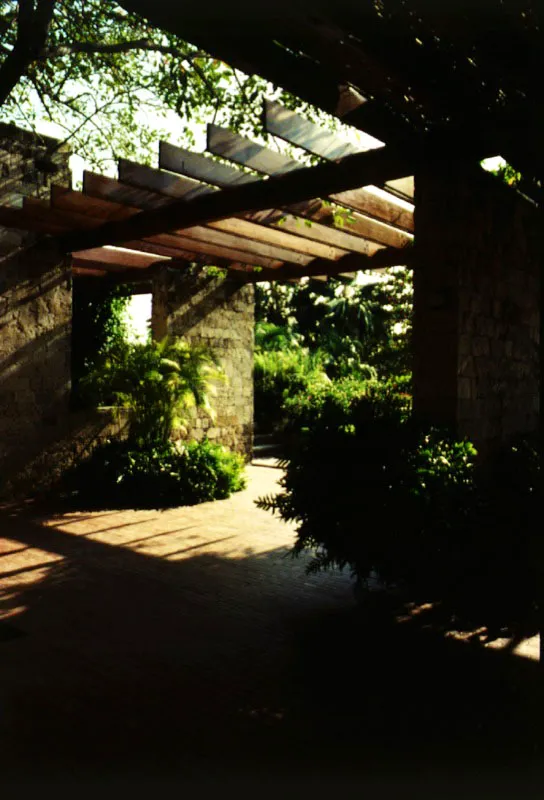 Pérgola en la terraza del salón.