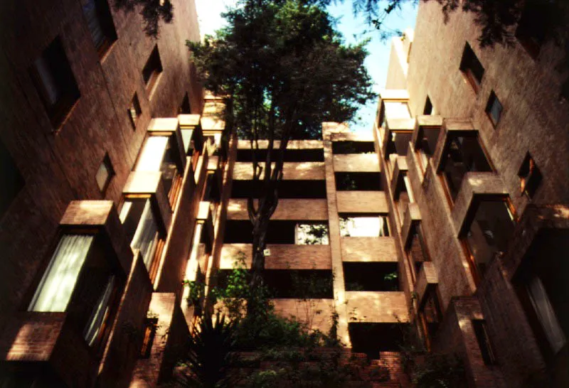 Fachada interior del conjunto desde patio común.