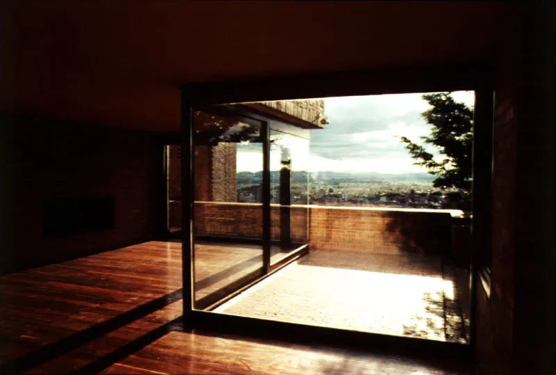 Las zonas de estar de los apartamentos continan sobre terrazas ntimas cuyo teln de fondo es el paisaje sabanero. 