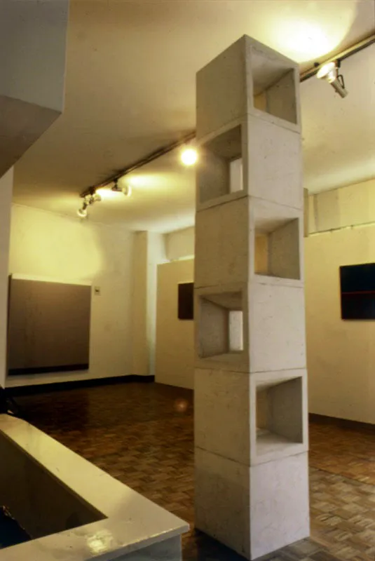 La columna / 1974 /
Escultura en concreto a la vista / Exposición “ventanas”, Galería Belarca, Bogotá, Colombia. Óscar Monsalve