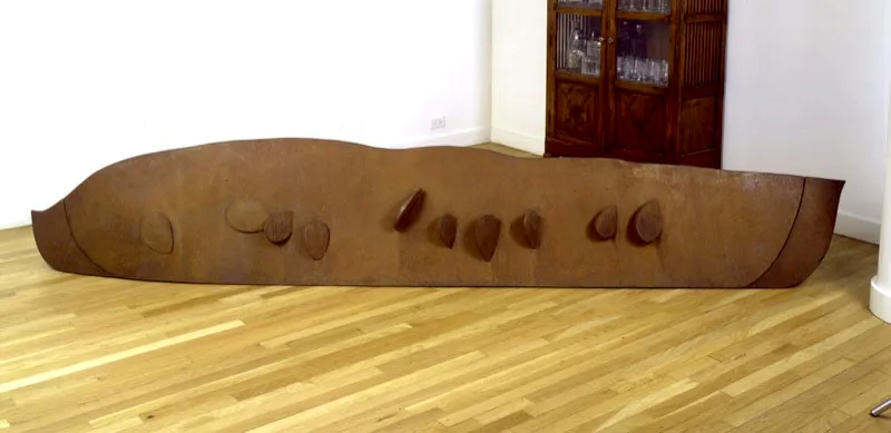 Sanda / 2001 / Escultura en lmina de hierro / 45 x 350 x 60 cm Stephen Reich