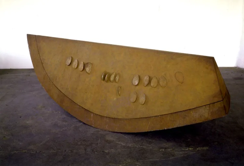 Tajada de sandía / 2001 / Escultura en lámina de hierro / 96 x 280 x 100 cm Stephen Reich