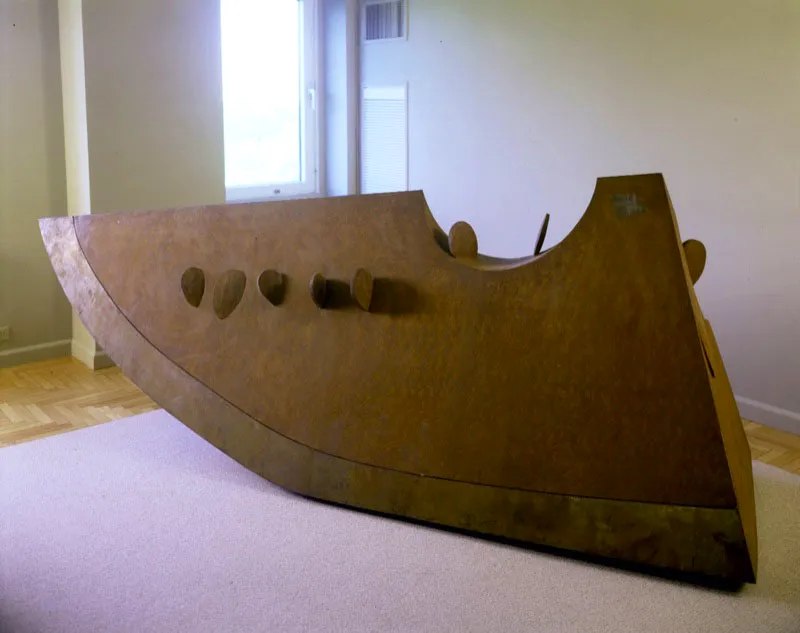 Sandía / 2000 / Escultura en lámina de hierro / 110 x 240 x 90 cm Óscar Monsalve