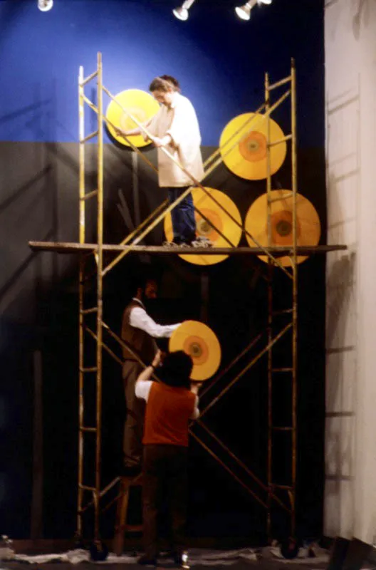 Campo de girasoles / 1984
Instalación en la Galería Garcés Velásquez
Óleo sobre lienzo
Diámetro 50 cm (7 obras)
Diámetro 60 cm (7 obras)
Diámetro 70 cm (7 obras) Óscar Monsalve