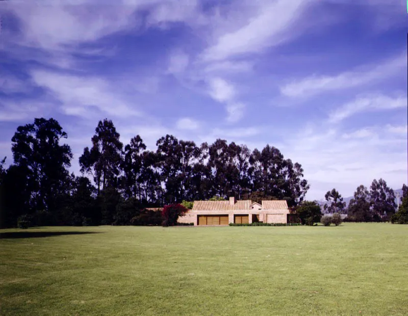 Casa Los Arrayanes.
Cha, Cundinamarca. 1989 