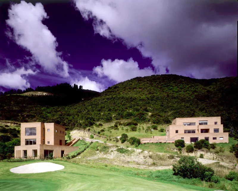 Casa Alta y Casa Baja.
Urbanización Aposentos, Sopó, Cundinamarca. 1998