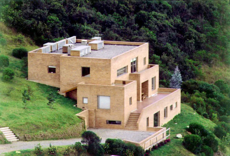 Casa Alta y Casa Baja.
Urbanización Aposentos, Sopó, Cundinamarca. 1998