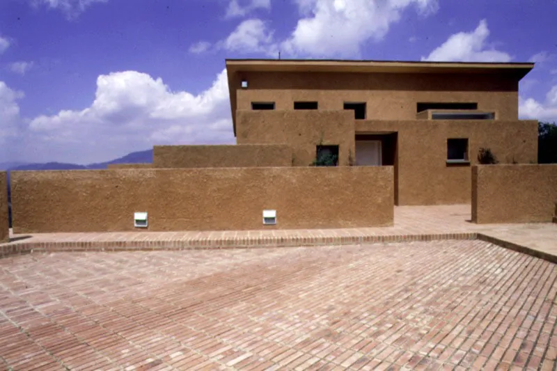 Casa San Miguel.
Urbanizacin Aposentos, Sop, Cundinamarca. 1998 