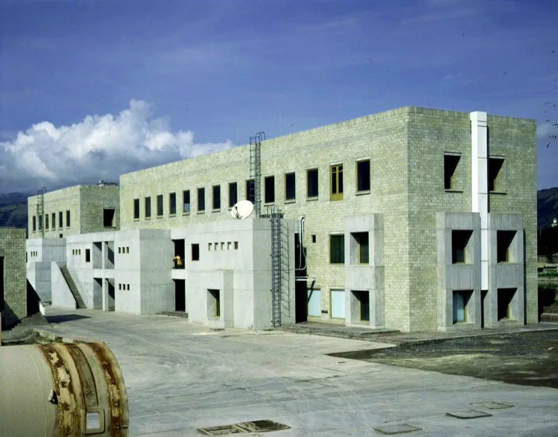 Edificio de Oficinas y Portería de Cementos El Diamante.
Ibagué, Tolima. 1994