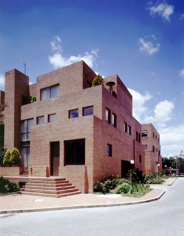 Conjunto Residencial Plaza Vallarta.
Bogotá D.C. 1999
