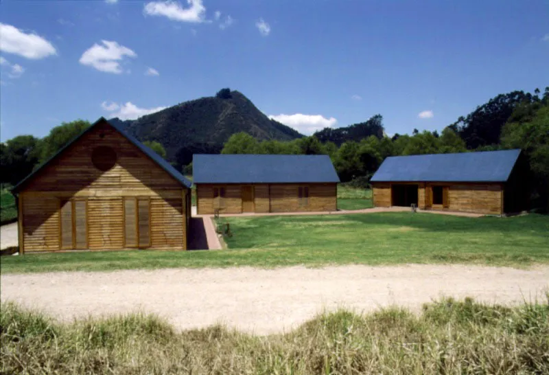 Oficinas y Bodegas Golpe de Agua.
Cajic, Cundinamarca. 1990 