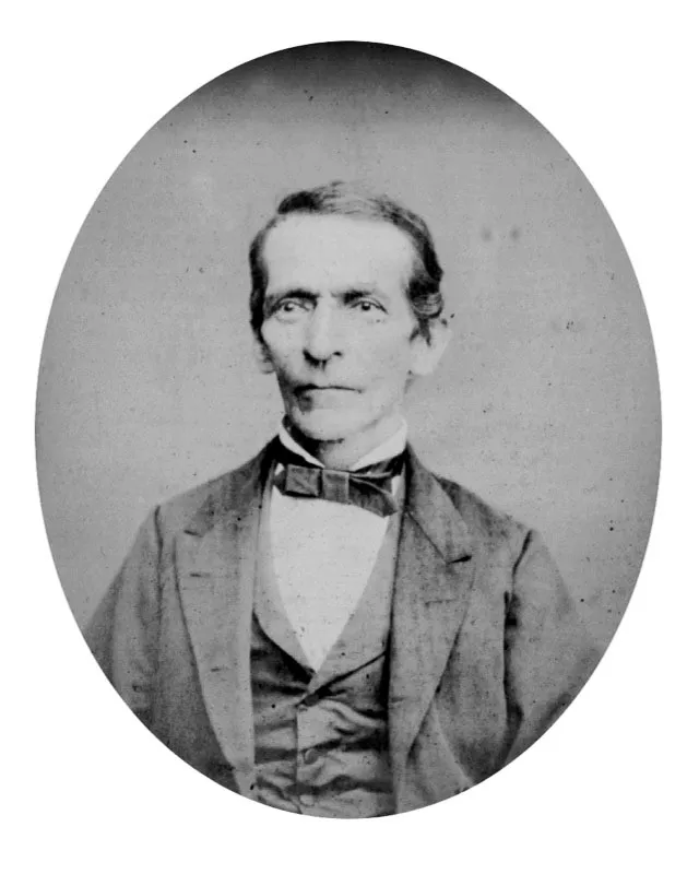 José Mariano Rodríguez, hijo de Luciano Rodríguez, quien narra en sus Memorias (1842) que tuvo un plantío de café en la Labor de Mayén, San Miguel Petapa. Su hijo José Mariano Rodríguez (1804-1876), canciller de Guatemala en la época de Rafael Carrera, formó la finca Aceituno en el lugar que actualmente ocupa la Brigada Mariscal Zavala, y en 1874 compró la finca Capetillo. Ambas fincas tenían caña y café.