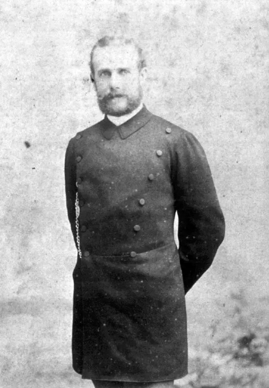 Richard Sapper (1862-1912), oriundo de Wittislingen, al sur de Alemania, emigró a Guatemala en 1884. Administró la finca Chiacam, en jurisdicción de San Pedro Carchá; luego se hizo socio de la empresa y, finalmente, compró la finca Chimax, Cobán. Allí estableció su residencia, desde donde administró un complejo de varias fincas que adquirió con el tiempo.