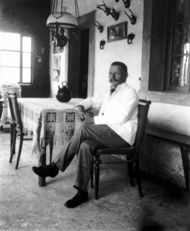 Emil Sterkel, de la finca Esperanza, Tucurú, Alta Verapaz, llegó a Guatemala en 1899, un año después que su hermano Julius. Con la herencia de sus padres compraron juntos las fincas Esperanza y Pachilhá.