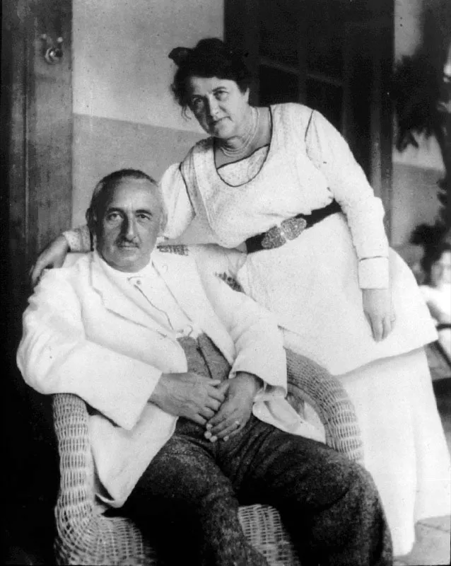 Federico Keller, primer administrador de San Andrés Osuna en 1895, con su esposa Elsa Witzell de Keller. En 1899 adquirió la finca Santa Isabel, en Pueblo Nuevo Viñas, Santa Rosa, que aún está en manos de la familia.